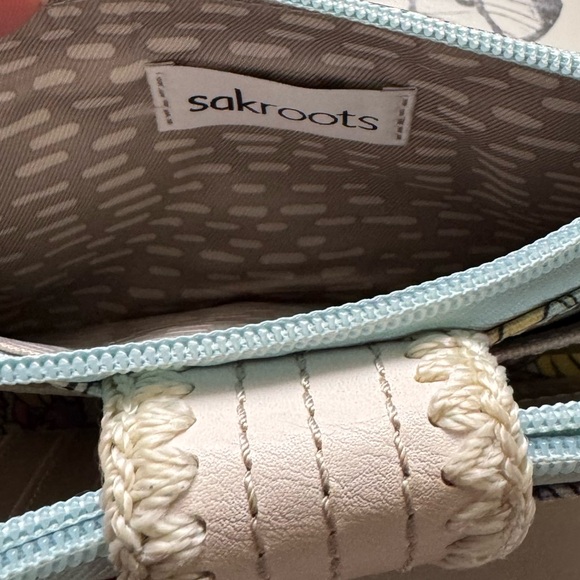 Sakroots large smartphone wristlet wallet, Pastel Flower Garden, Crossbody Bag - Picture 6 of 9